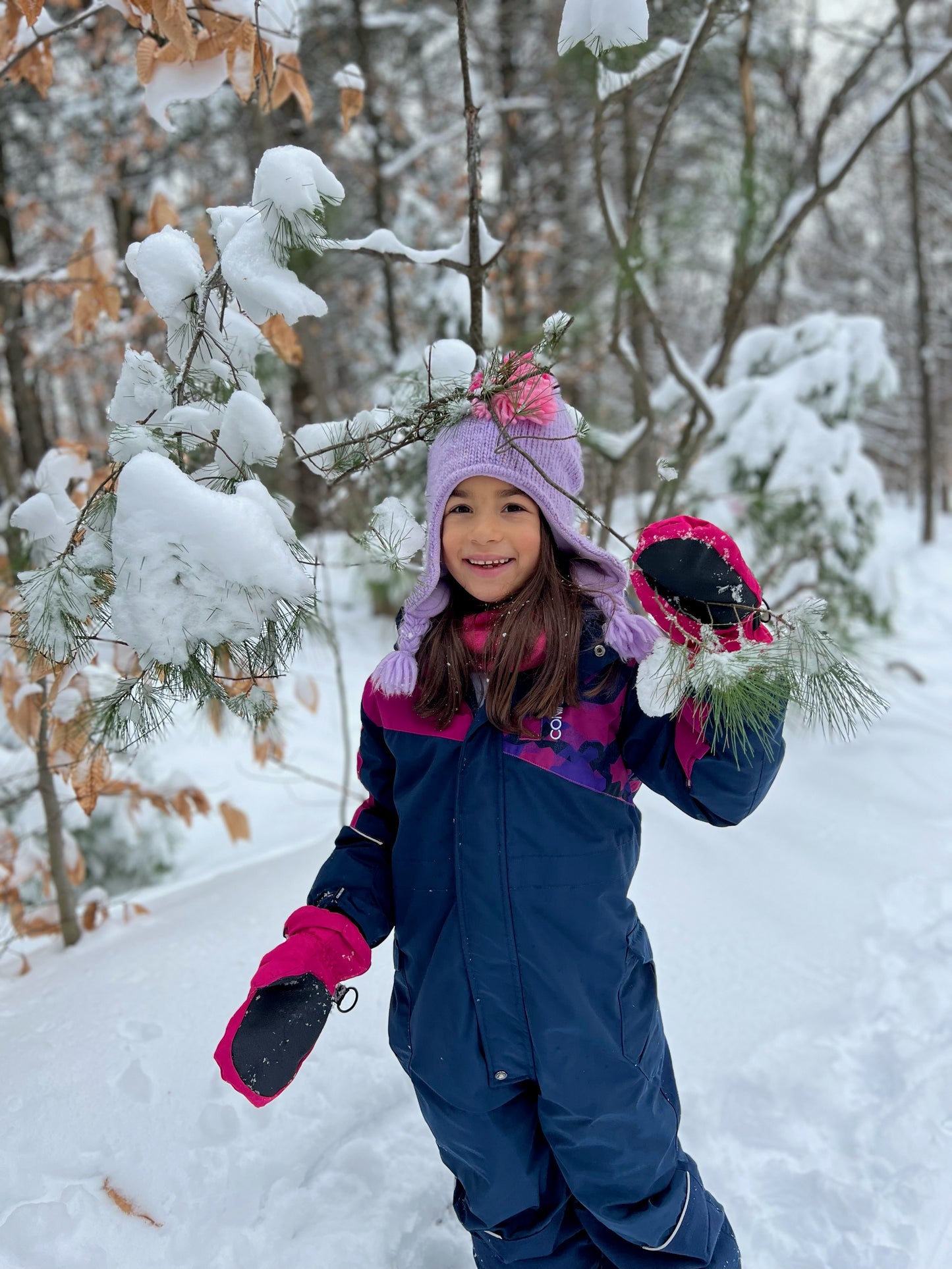 1-piece snowsuit with water-resistant shell, wind stopper panel, removable hood, LED light, fleece lining, adjustable cuffs, YKK zipper, reflective piping, Corduratech reinforcement, adjustable leg hem, side zippers.