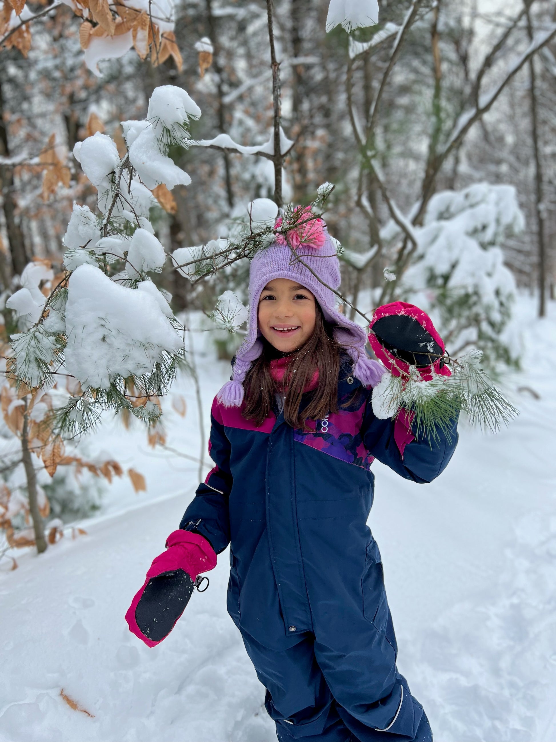1-piece snowsuit with water-resistant shell, wind stopper panel, removable hood, LED light, fleece lining, adjustable cuffs, YKK zipper, reflective piping, Corduratech reinforcement, adjustable leg hem, side zippers.