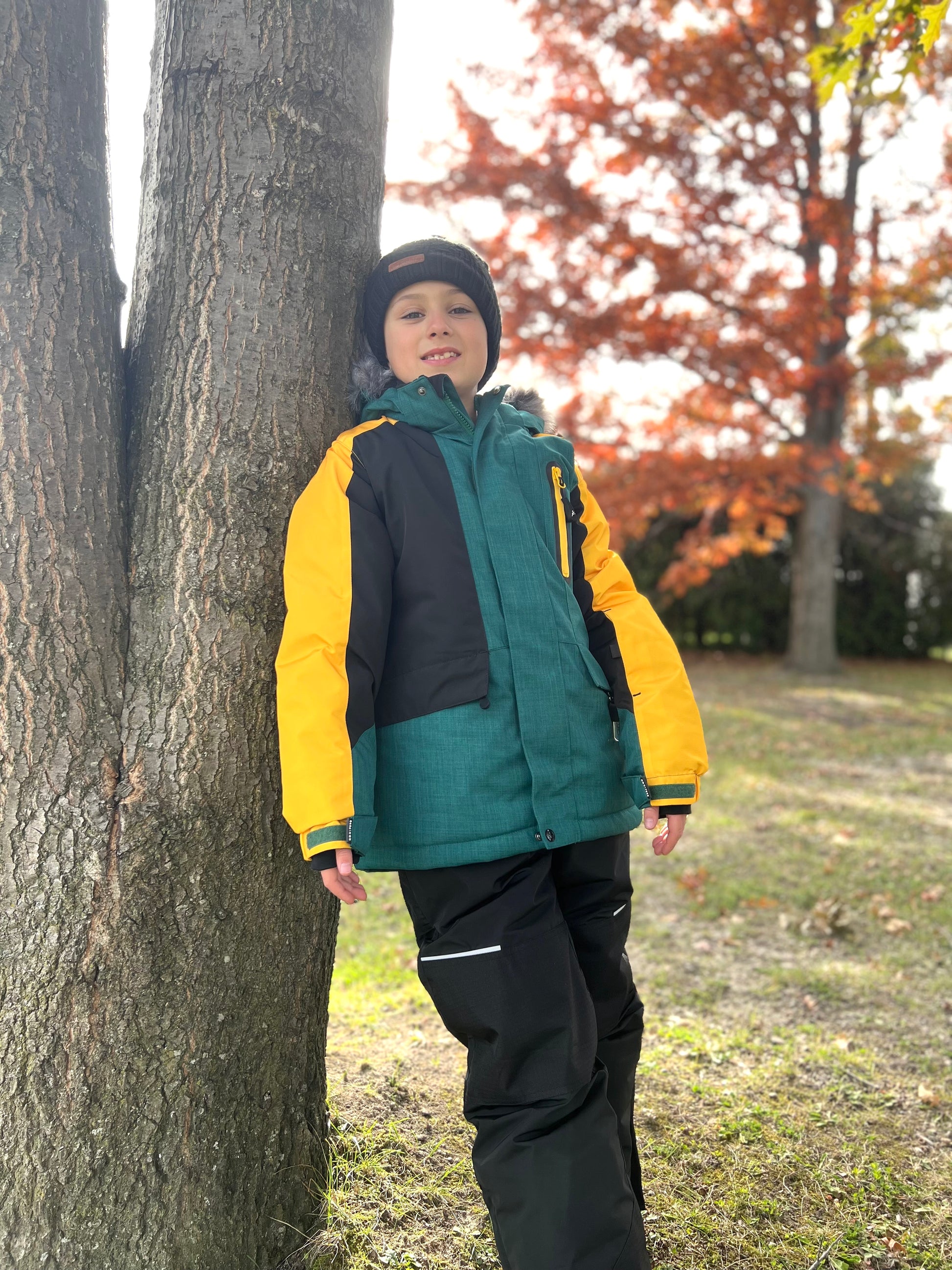 Children's jacket and pants set featuring cold weather protection up to -35°C, water-repellent outer shell with 5000mm resistance and Fleece Lining. Breathable design wicks moisture, includes wind stopper panel, removable hood, and LED light gadget on zipper pull.
