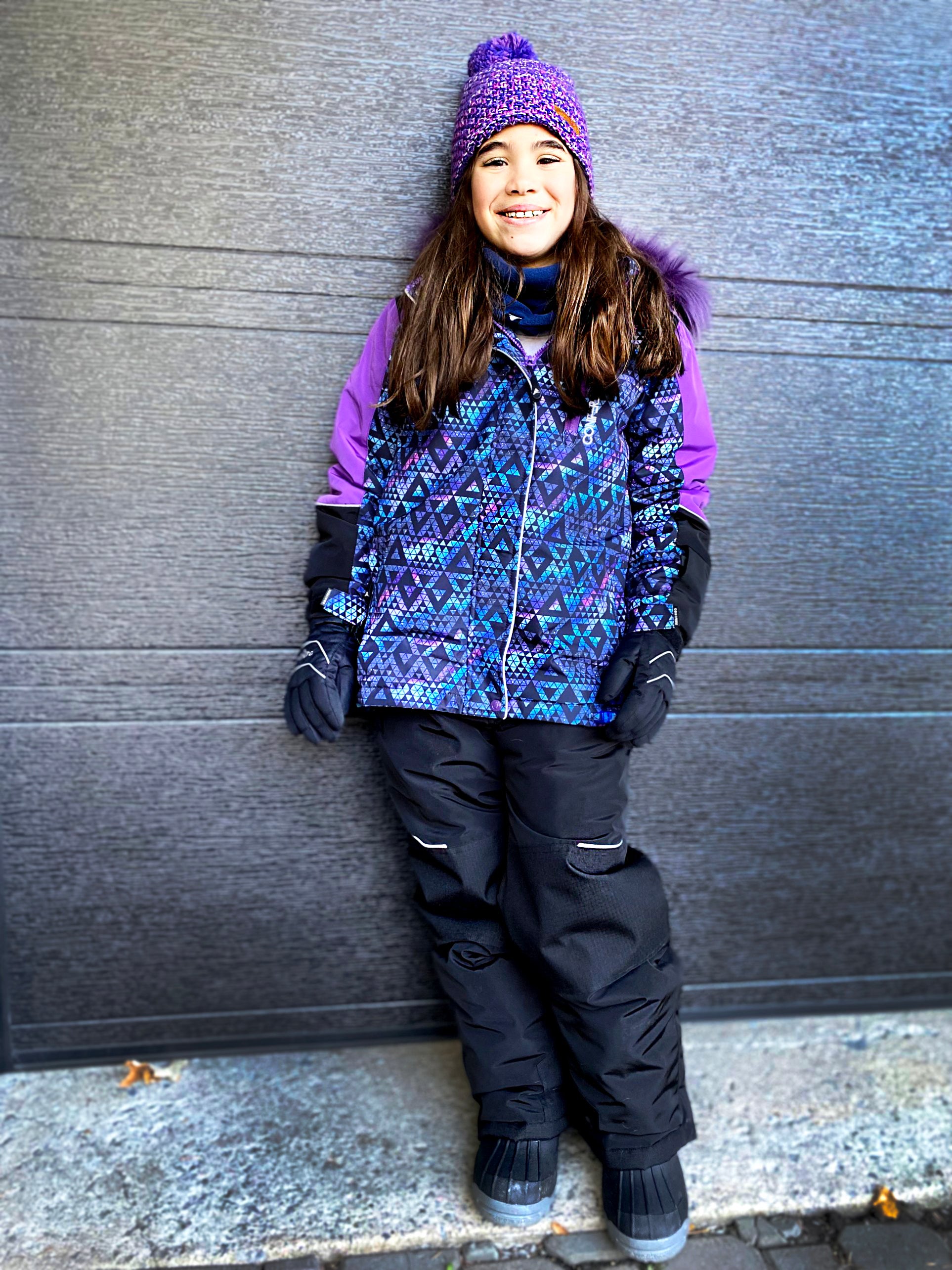 Jacket with -35°C Cold Factor protection, water repellent shell, breathable fabric, wind stopper, removable hood, LED light gadget, fleece and Loft sleeve lining, adjustable cuffs, YKK zipper, snowskirt. Pants with adjustable suspender, reflective piping, Corduratech reinforcement, adjustable hem, side zippers, removable bib